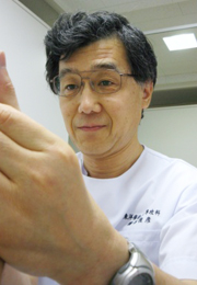 糟谷 俊彦 先生